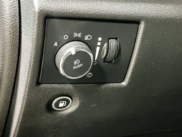 Used 2019 Jeep Grand Cherokee Altitude AWD/4WD image 11