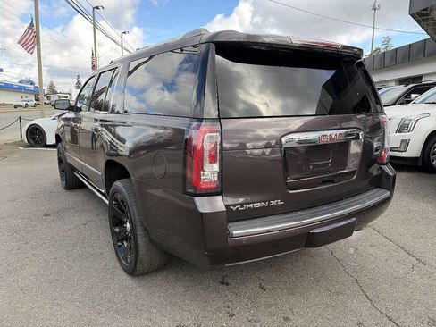 Used 2015 GMC Yukon XL Denali w/ Premium Package image 3