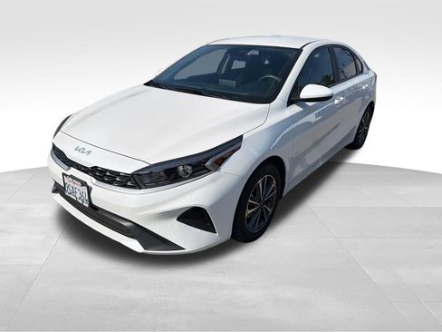 Used 2023 Kia Forte LXS image 7