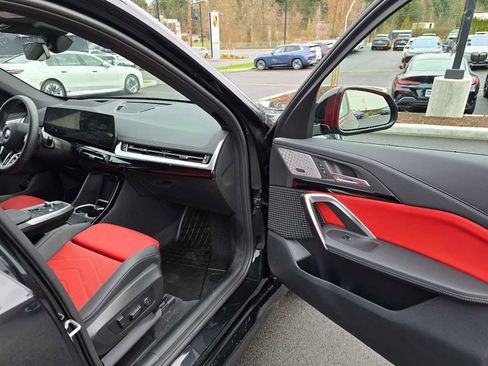 Used 2025 BMW X1 xDrive28i w/ Premium Package image 10