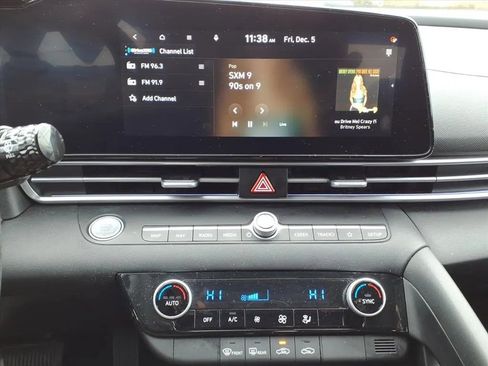 Used 2024 Hyundai Elantra SEL image 32