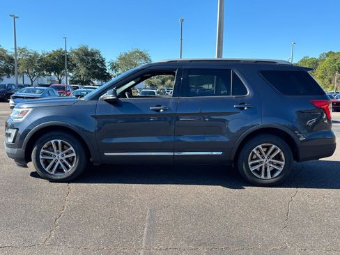 Used 2017 Ford Explorer XLT w/ Equipment Group 201A image 2