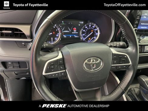 Used 2022 Toyota Highlander XLE image 31