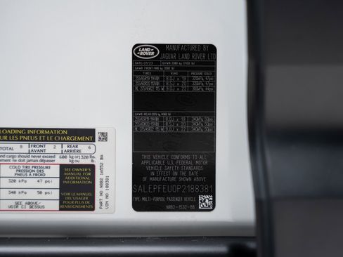 Used 2023 Land Rover Defender 130 SE image 59