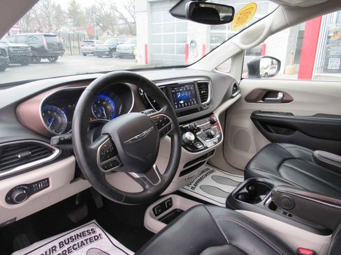 Used 2020 Chrysler Voyager Lxi image 11