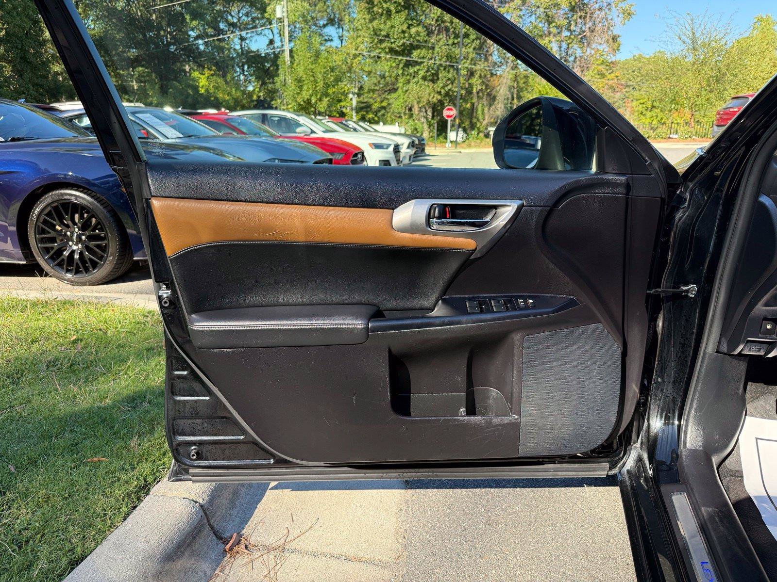 Used 2016 Lexus CT 200h w/ Navigation Package FWD image 14