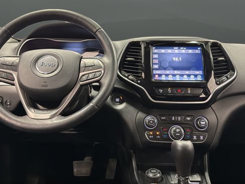 Used 2019 Jeep Cherokee Limited w/ Technology Group AWD/4WD image 5