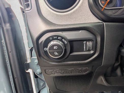 Used 2025 Jeep Gladiator Sport AWD/4WD image 18