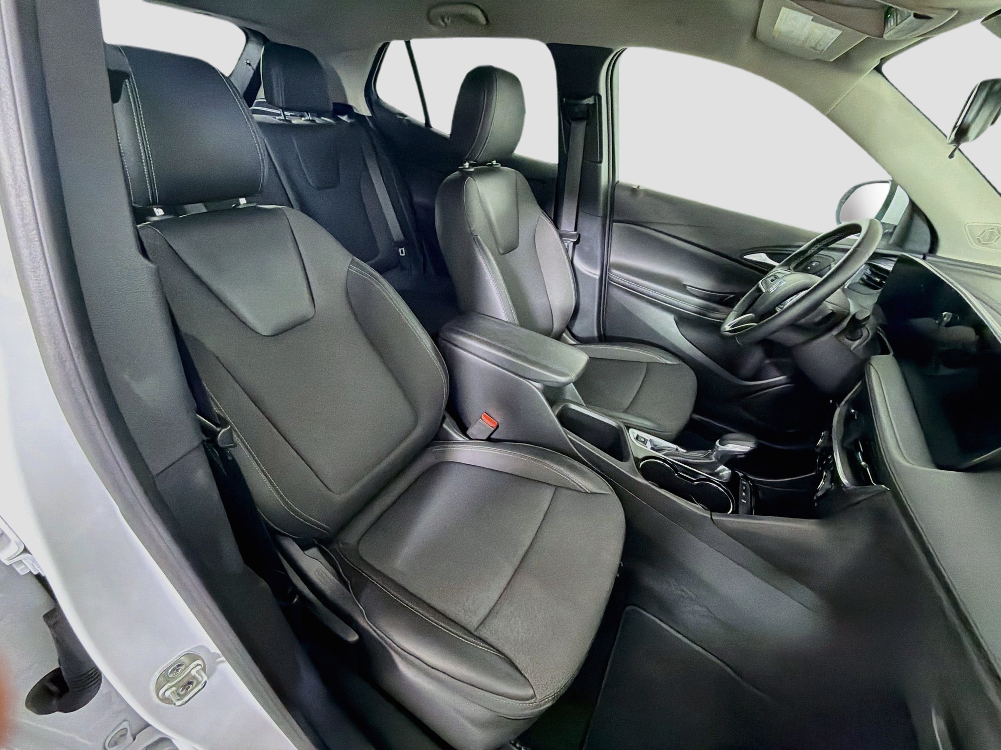 Used 2025 Buick Encore GX Preferred AWD/4WD image 30