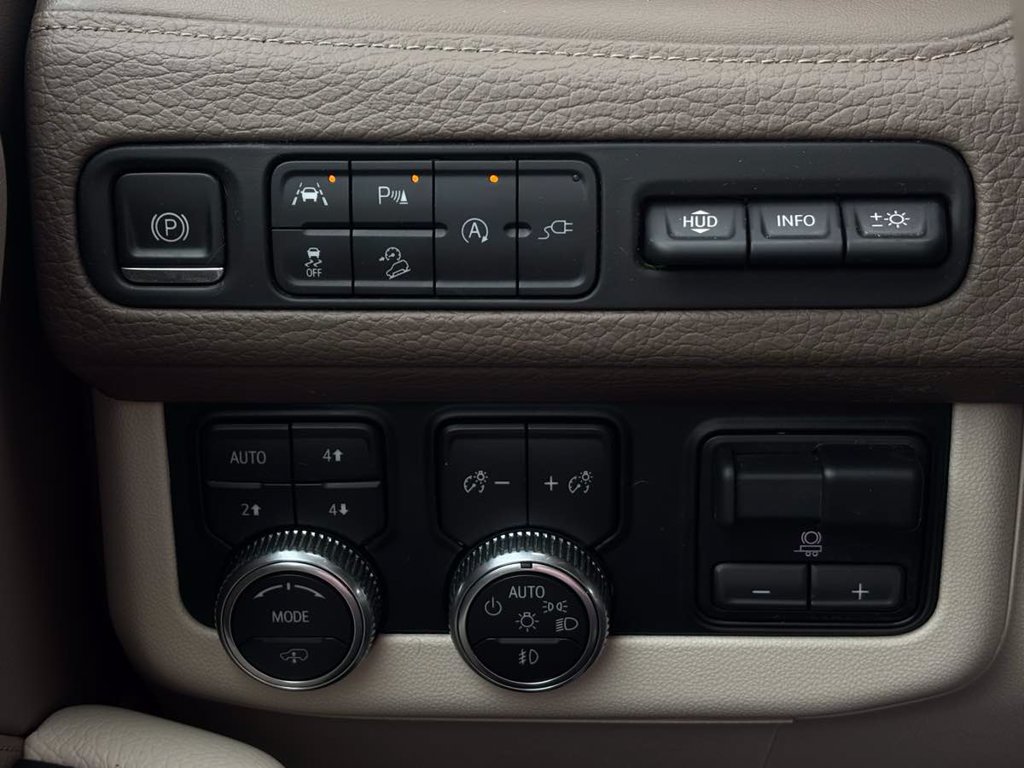 Used 2021 GMC Yukon XL Denali w/ Denali Ultimate Package AWD/4WD image 60