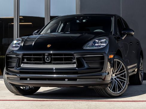 Certified 2026 Porsche Macan AWD/4WD image 1