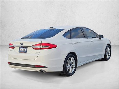 Used 2018 Ford Fusion SE w/ Fusion SE Technology Package image 5