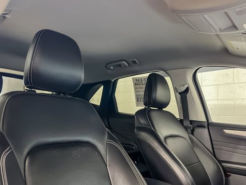 Used 2022 Ford Escape SEL image 17