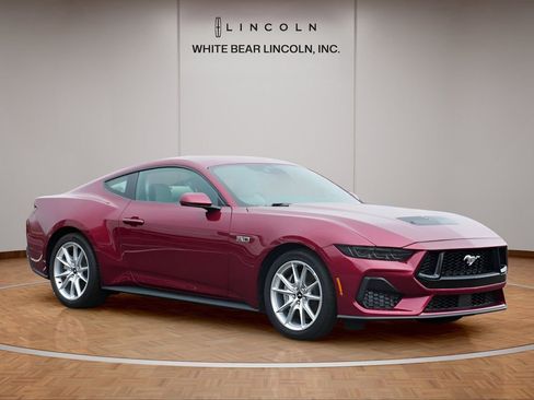 Used 2025 Ford Mustang GT Premium RWD image 3
