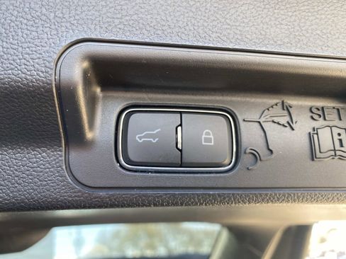 Used 2022 Ford Explorer Limited w/ Equipment Group 301A image 8