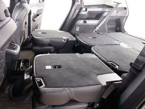 Certified 2023 Volvo XC90 B6 Ultimate w/ Lounge Package AWD/4WD image 35