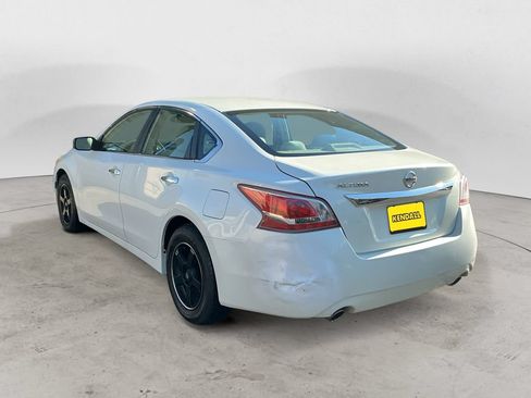 Used 2013 Nissan Altima 2.5 S FWD image 7