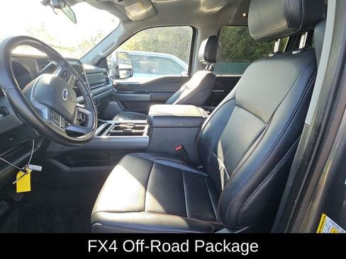 Used 2025 Ford F250 Lariat w/ Chrome Package image 3