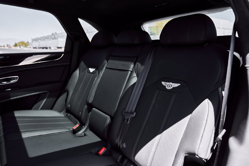 Used 2024 Bentley Bentayga AWD/4WD image 41
