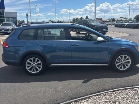 Used 2017 Volkswagen Golf Alltrack SE AWD/4WD image 2