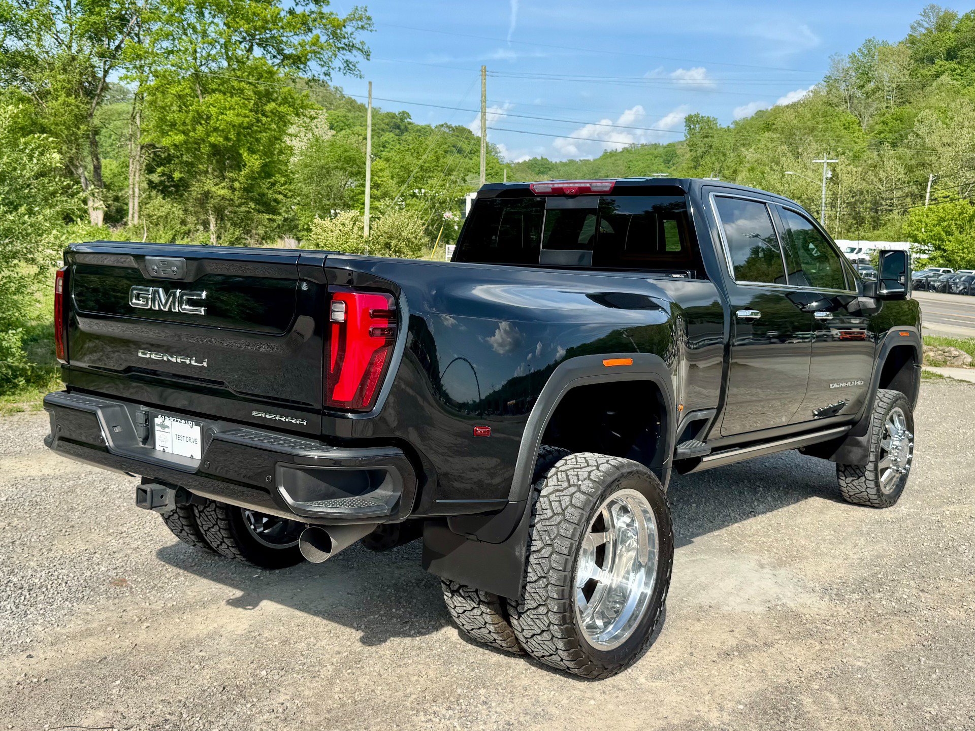Used 2024 GMC Sierra 3500 Denali Ultimate AWD/4WD image 4