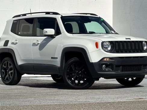 Used 2018 Jeep Renegade Altitude image 2