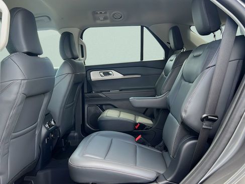 Used 2026 Ford Explorer Active w/ Active Comfort Package AWD/4WD image 13