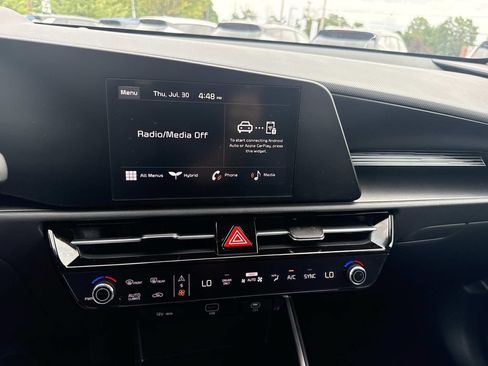Used 2025 Kia Niro LX FWD image 21