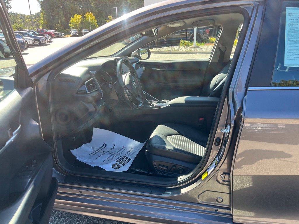 Used 2024 Toyota Camry SE w/ Convenience Package FWD image 6