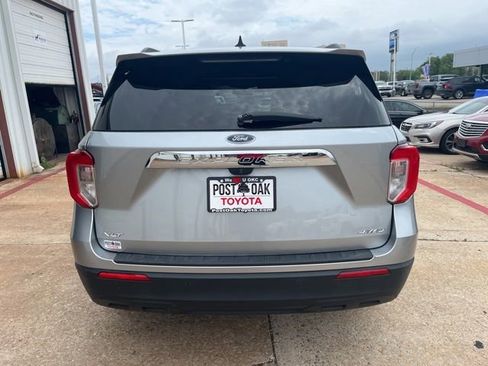 Used 2022 Ford Explorer XLT image 7