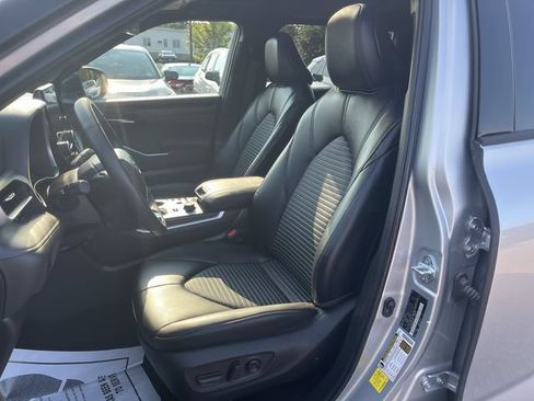 Used 2023 Toyota Highlander XSE AWD/4WD image 14