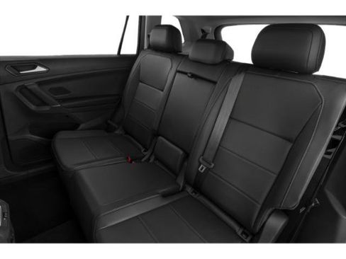Certified 2020 Volkswagen Tiguan SE w/ Panoramic Sunroof Package AWD/4WD image 17