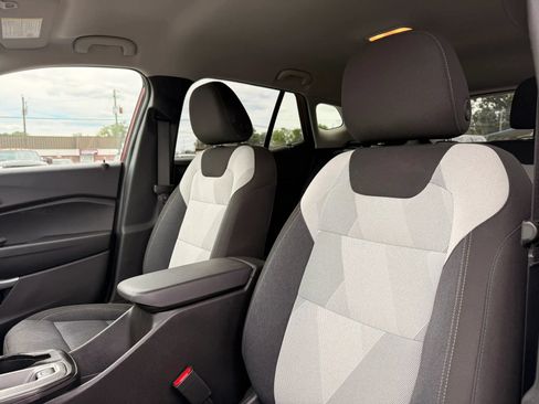 Used 2024 Chevrolet Trax LS w/ LS Convenience Package FWD image 12