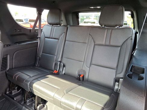 Used 2022 Chevrolet Suburban RST w/ Luxury Package image 11