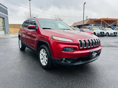 Used 2016 Jeep Cherokee Latitude w/ Cold Weather Group AWD/4WD image 1