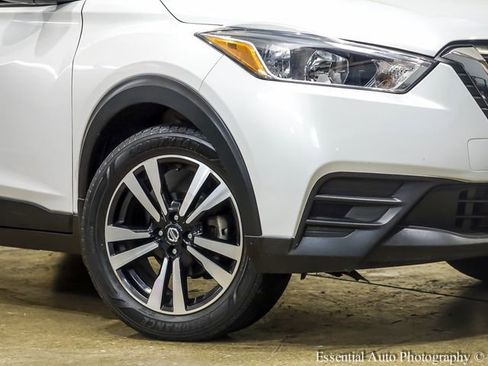 Used 2018 Nissan Kicks SV FWD image 4