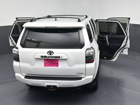 Used 2022 Toyota 4Runner SR5 Premium w/ Moonroof Package RWD image 23