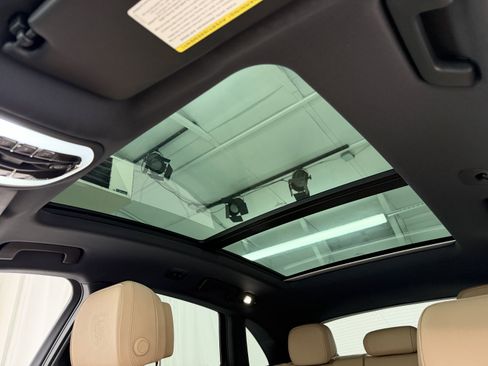 Certified 2025 Porsche Macan image 36