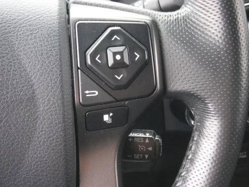 Used 2017 Toyota Tacoma TRD Sport image 42