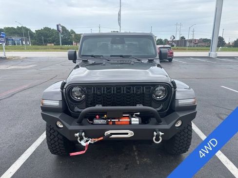 Used 2026 Jeep Gladiator Sport AWD/4WD image 2