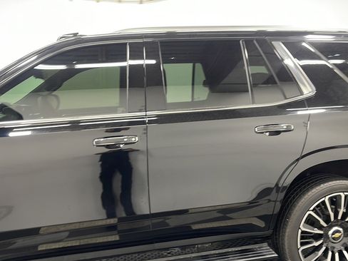 Used 2025 Chevrolet Tahoe High Country AWD/4WD image 13