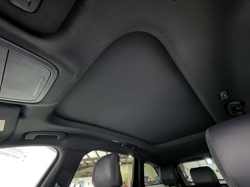 Used 2024 Lincoln Nautilus Reserve w/ Equipment Group 202A image 7