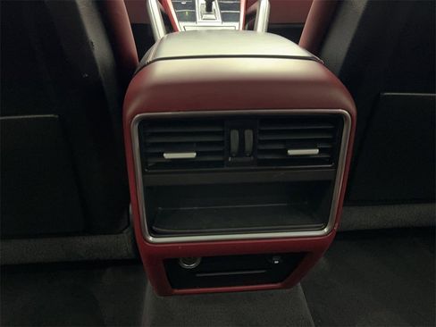 Used 2020 Porsche Cayenne w/ Premium Package image 68