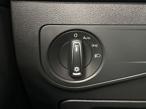 Used 2024 Volkswagen Tiguan SE FWD image 16