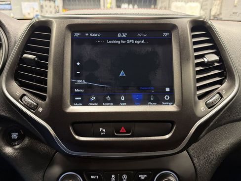 Used 2020 Jeep Cherokee Trailhawk w/ Comfort & Convenience Group image 8