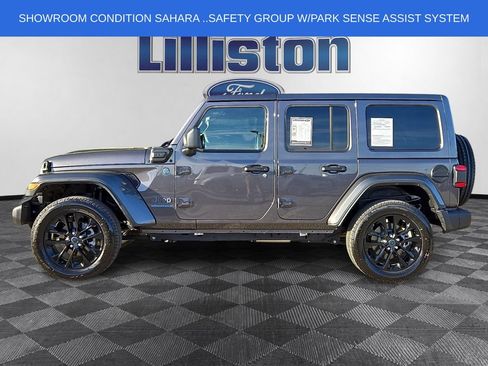 Used 2025 Jeep Wrangler Unlimited Sahara w/ Safety Group AWD/4WD image 7