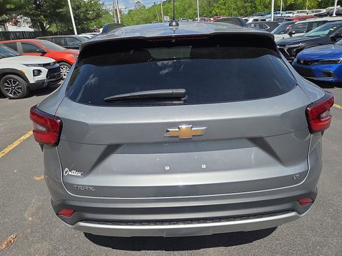 Used 2024 Chevrolet Trax LT w/ Driver Confidence Package FWD image 4