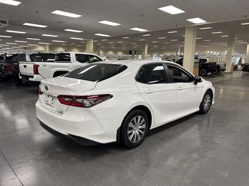 Used 2022 Toyota Camry LE image 7