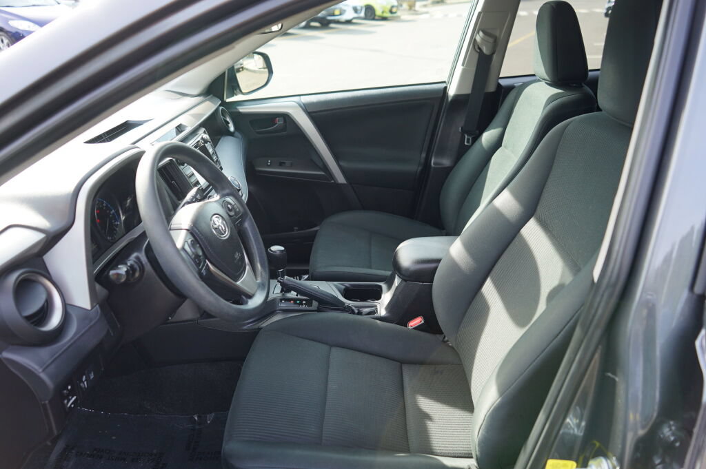Used 2018 Toyota RAV4 LE w/ All Weather Liner Package FWD image 13