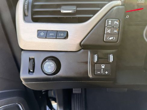 Used 2019 GMC Yukon Denali image 25